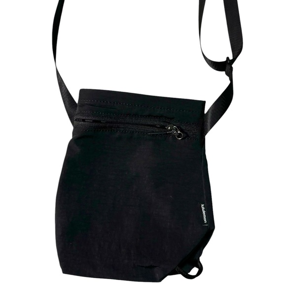 Lululemon Cross body bottle bag - Picture 3 of 4